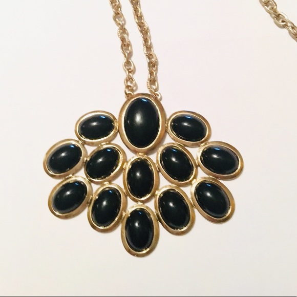 Black and gold Earring set - Picture 3 of 3